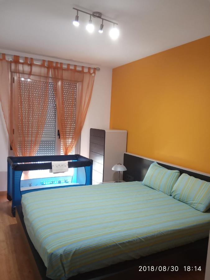 Apartamento Los Lirios Логроньо Екстериор снимка
