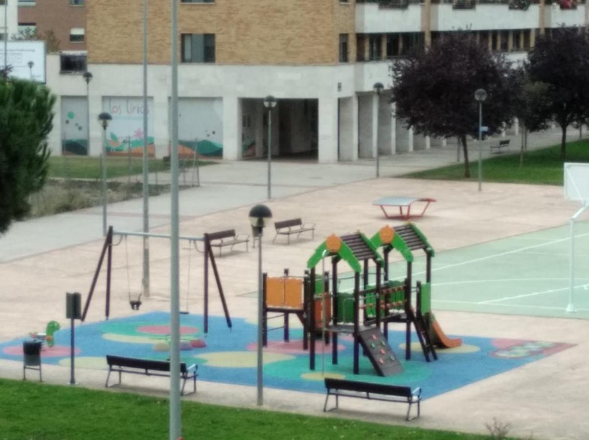 Apartamento Los Lirios Логроньо Екстериор снимка