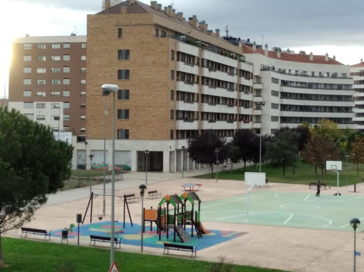 Apartamento Los Lirios Логроньо Екстериор снимка